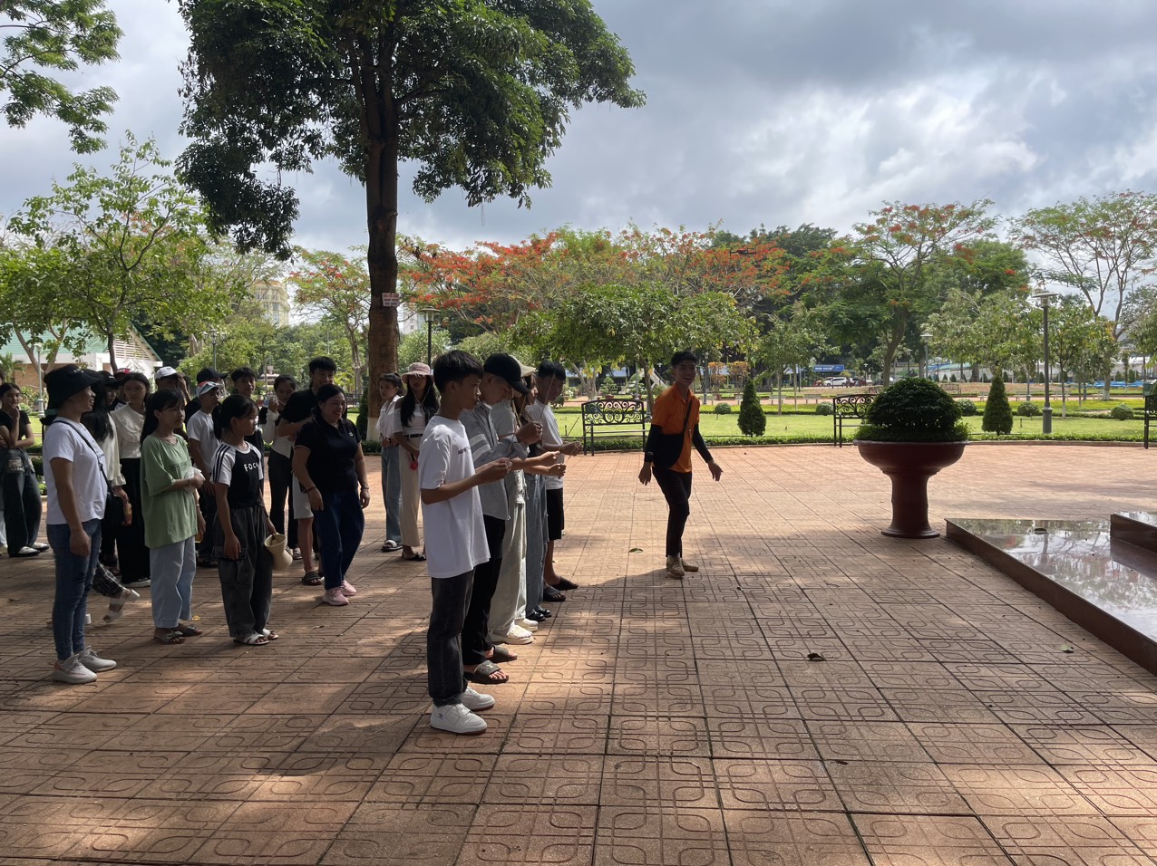 Học sinh khối 9 tham quan trải nghiệm