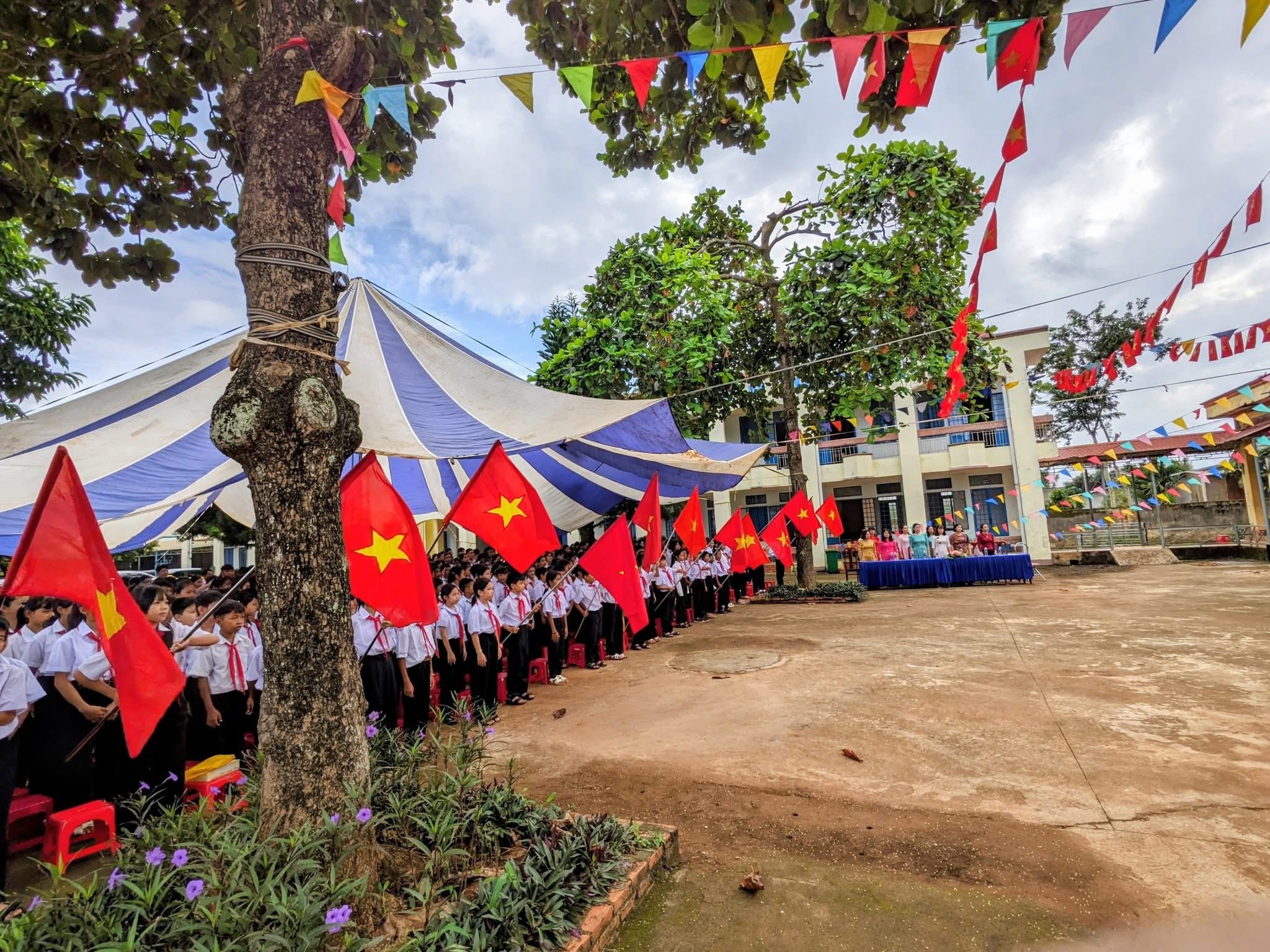 Trường THCS Lê Thị Hồng Gấm chào mừng năm học mới 2025 – 2026